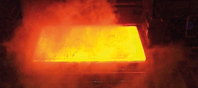 Frequent extreme measuring conditions in a rolling mill caused by water vapour and scales.