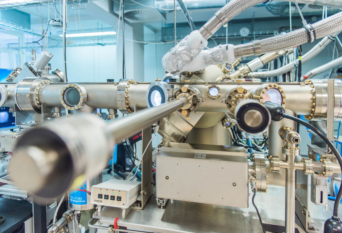 MBE (Molecular Beam Epitaxy)